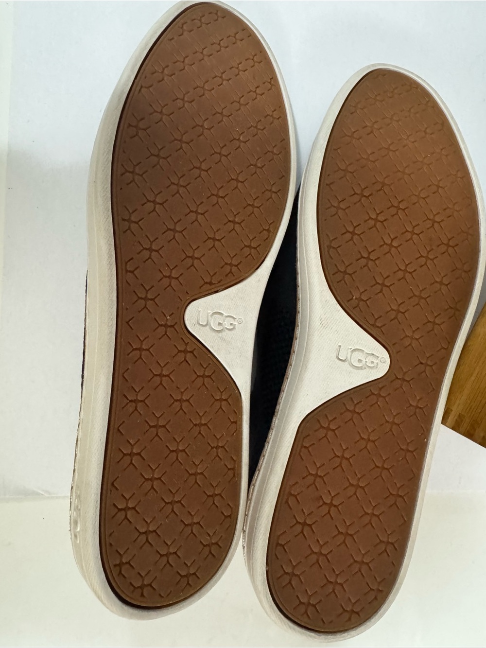 UGG Men’s Black Knit Slip-On Loafers - Picture 5 of 5